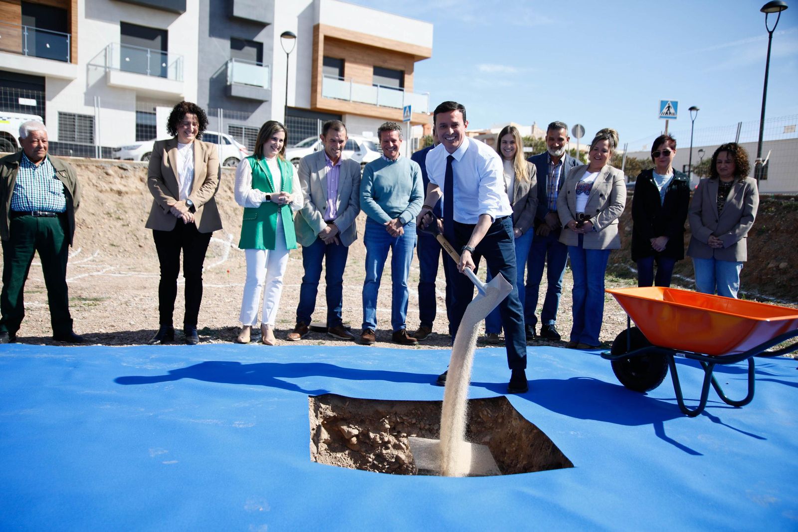 Javier A. García durante la colocación de la primera piedra del centro social y de mayores