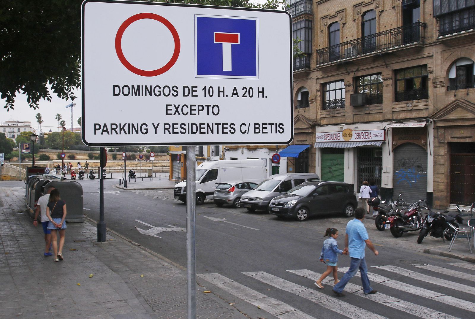 La plantilla del cementerio advierte que mañana se reducirán las incineraciones