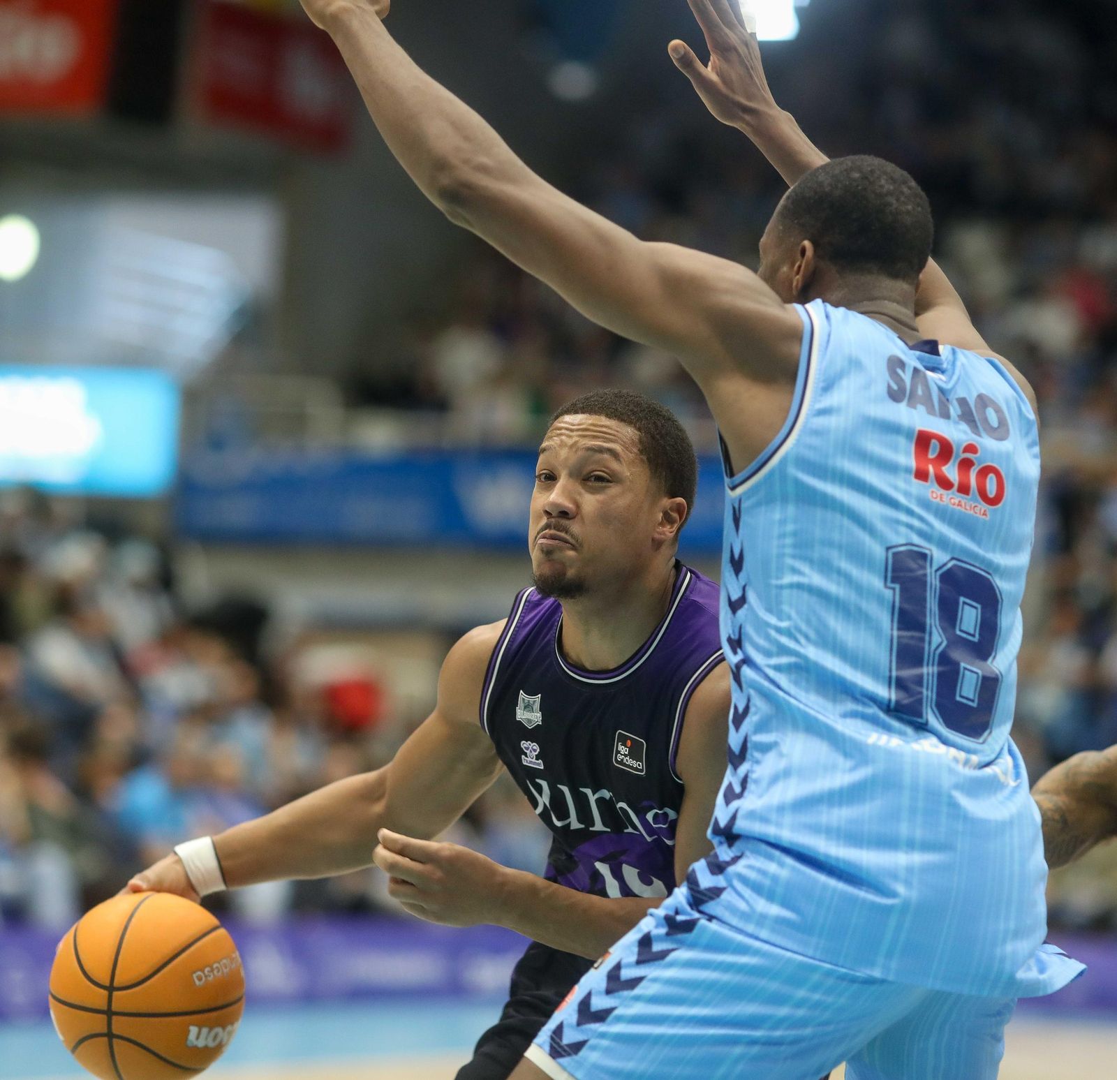 Francis Alonso se sale con 22 puntos ante un buen Melwin Pantzar; Nzosa coge vuelo