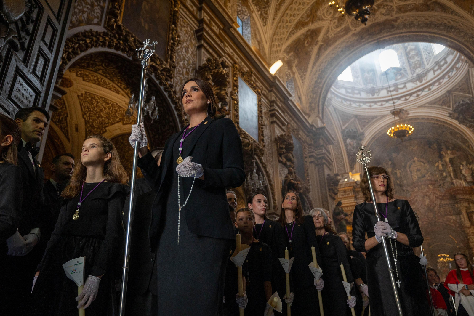 Fotos: así ha sido la procesión de la Virgen de las Angustias de Granada