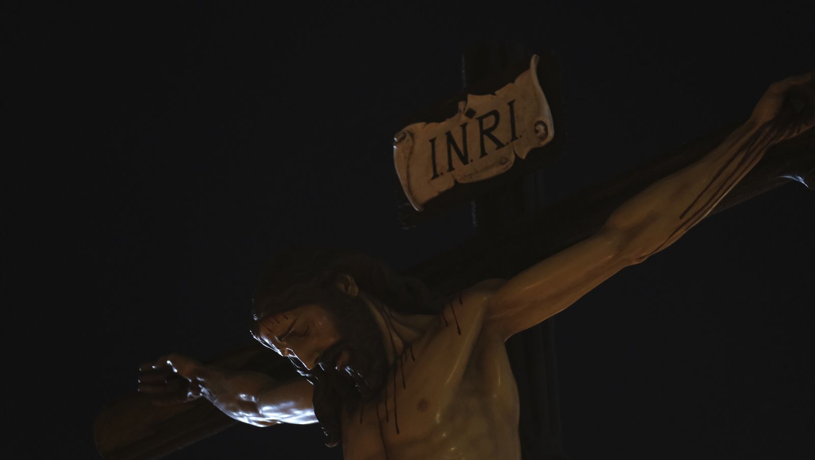 Imágenes de La Magna por las calles de Almería