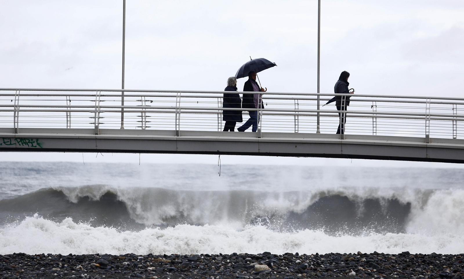Las fotos de los efectos del temporal en las playas y paseos marítimos de Málaga
