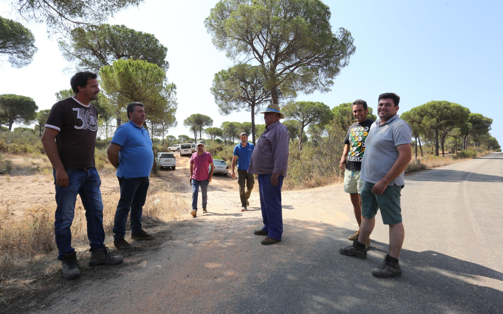 Imágenes de los agricultores haciendo guardia en los pozos de Lucena