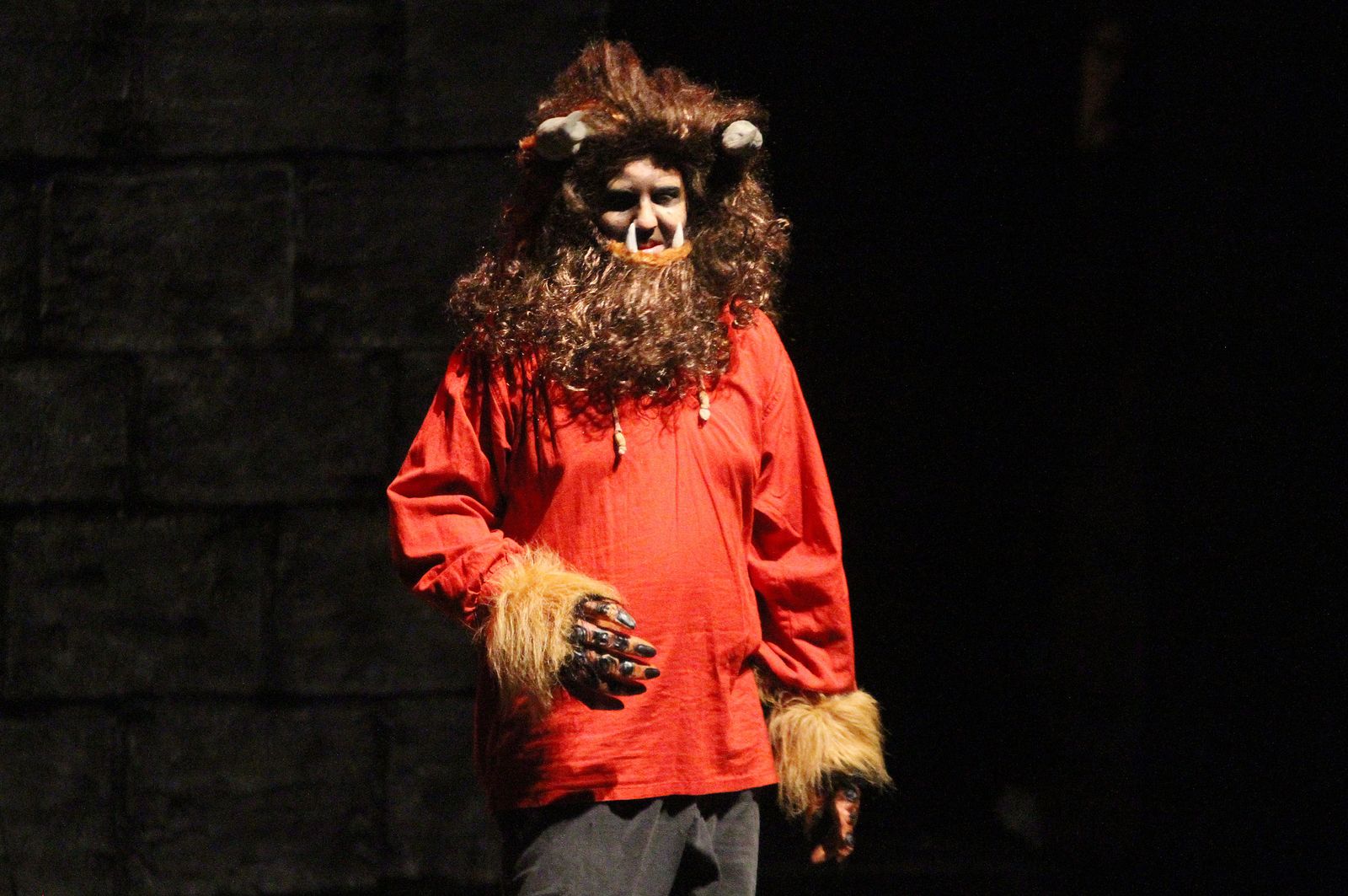 Imágenes de la representación 'El Ala Oeste' basado en la película de Disney 'La Bella y la Bestia'.