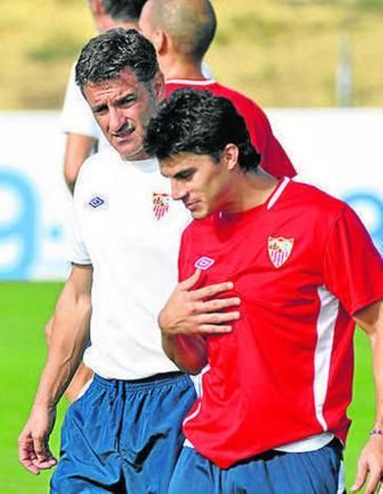 Míchel dialoga con Perotti.