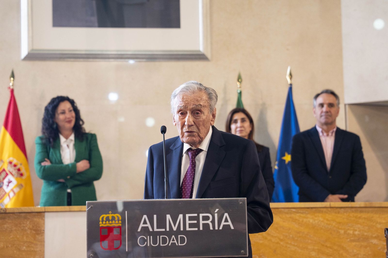 La galería del Escudo de Oro de la Ciudad de Almería a Juan Rigaud