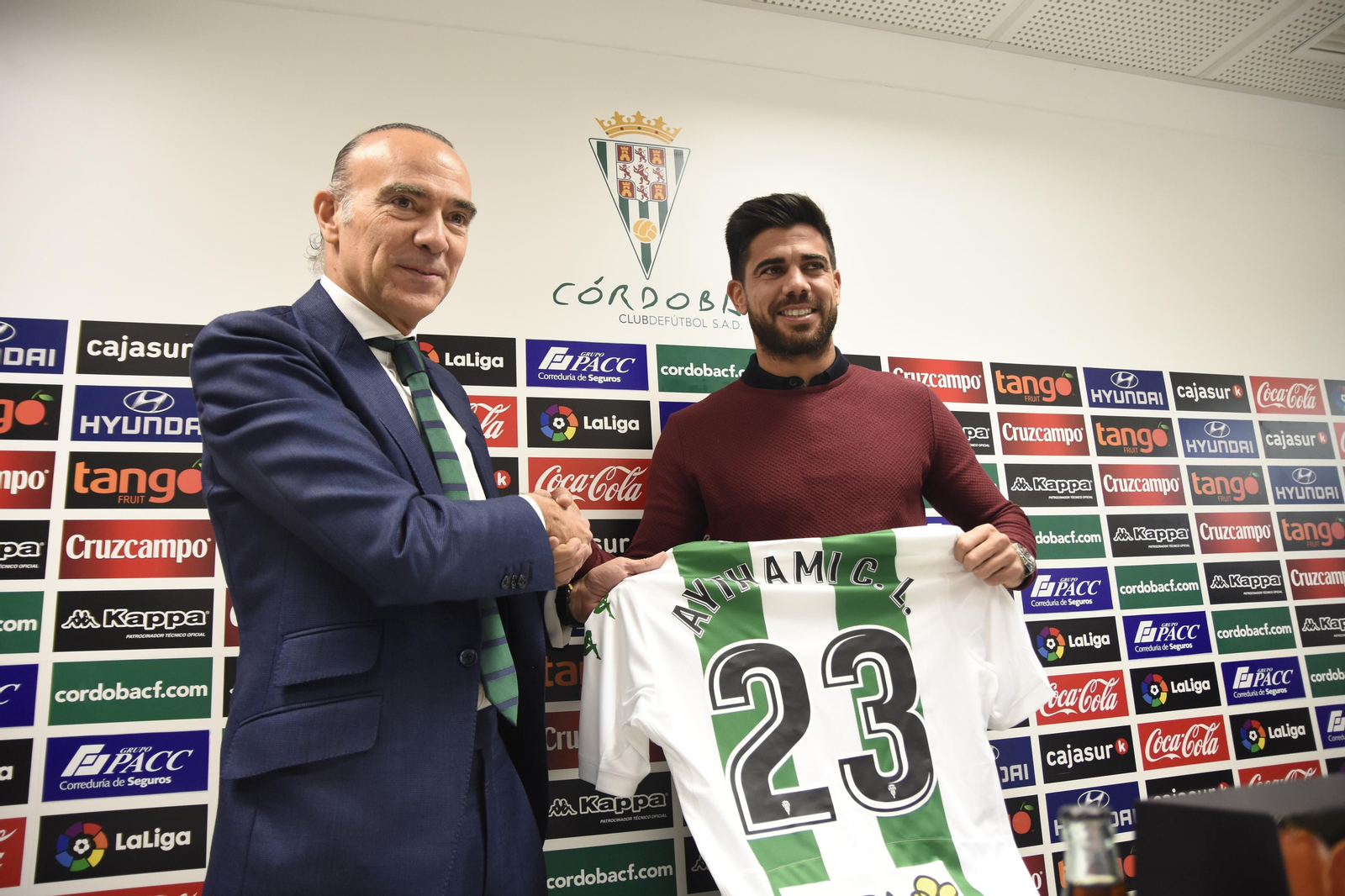 Aythami, junto a Oliver, en su presentación con el Córdoba.