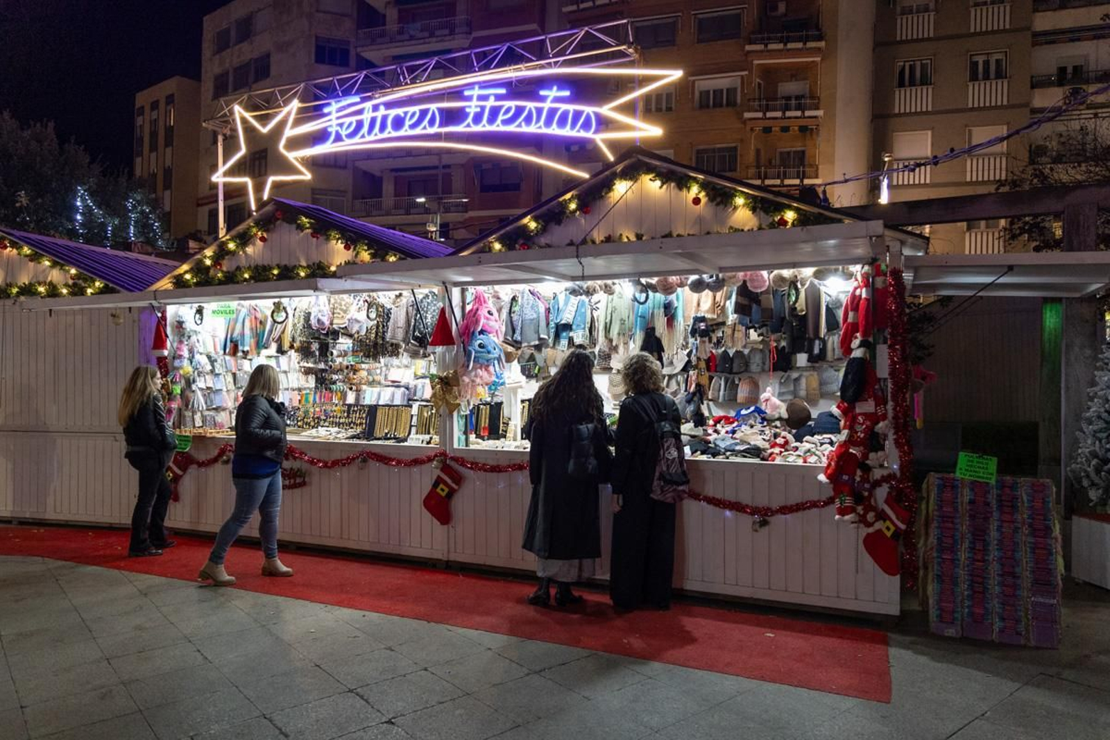 La Plaza de la Constitución de Jaén acoge el Mercado Navideño.