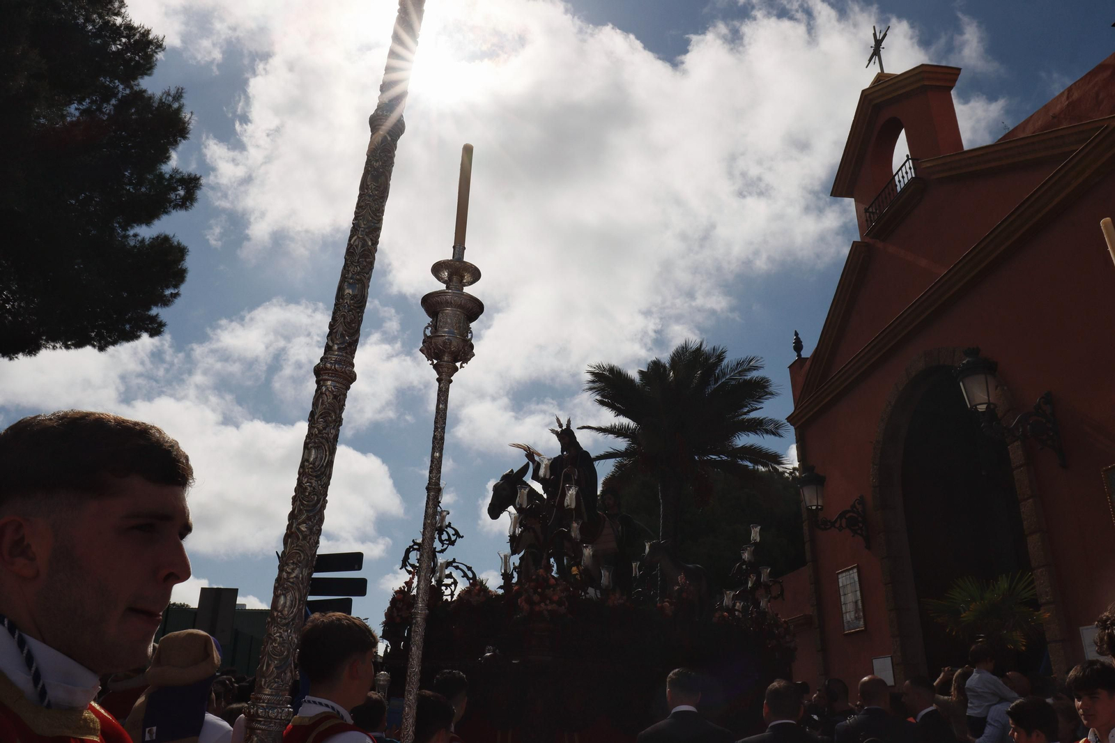 Imagenes de la salida de la Borriquita en la Semana Santa de Chiclana 2025