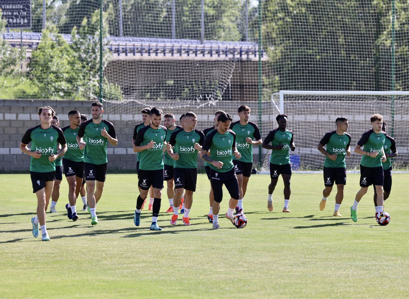 Las mejores fotos del primer entrenamiento del Córdoba CF en León