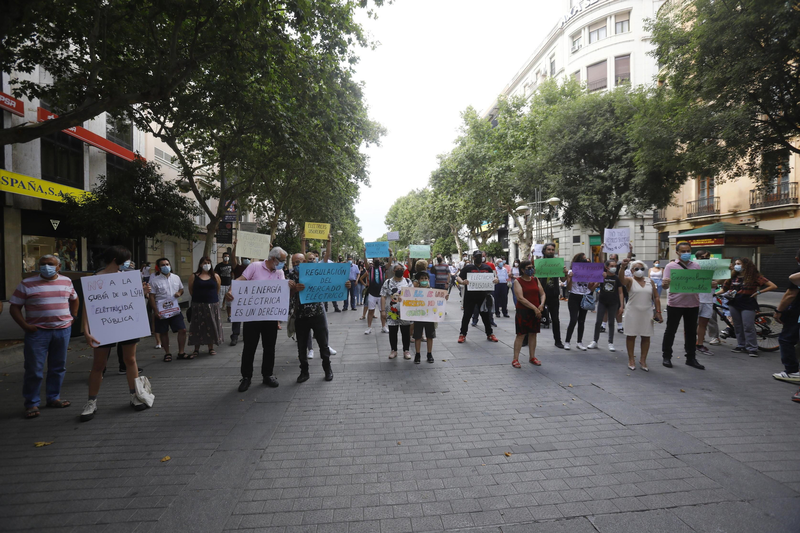 La manifestación en Córdoba contra la nueva tarifa de la luz, en imágenes