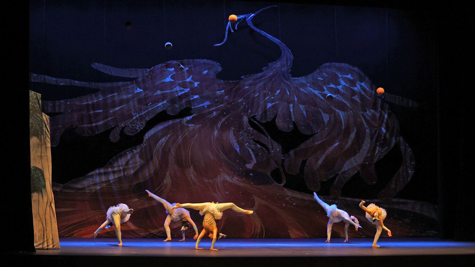 Imágenes del 'Gran Circo Acrobático de China' en el Teatro Villamarta