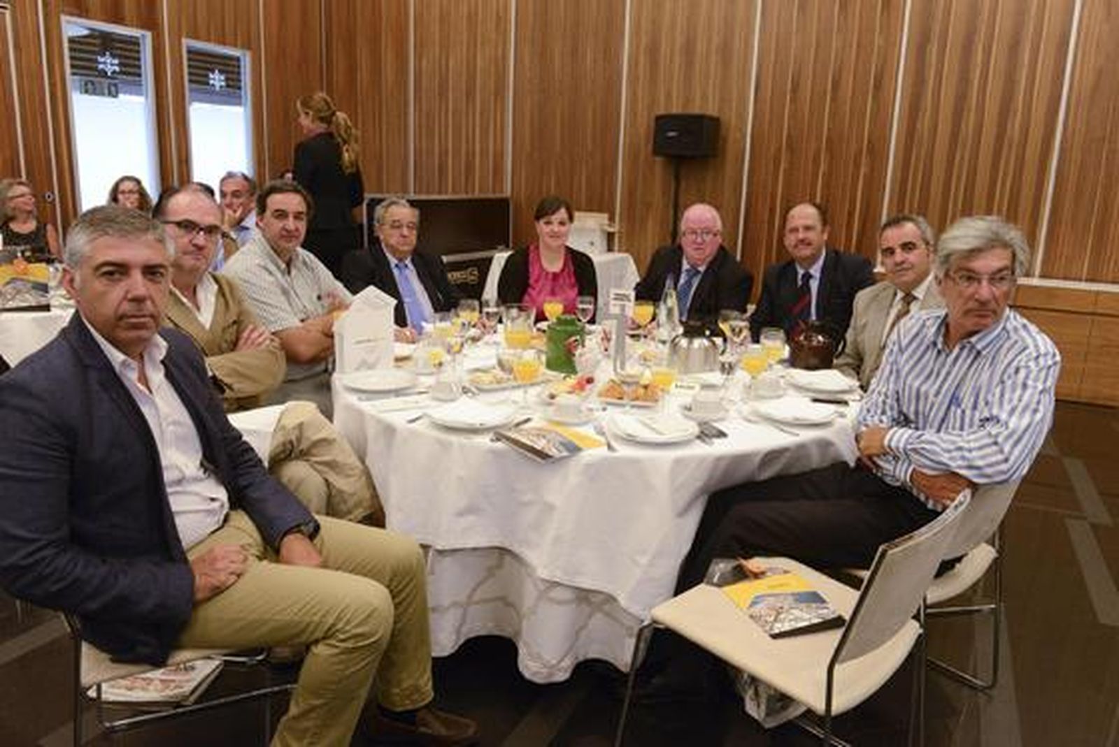 Fernando Mejías Delgado, del Colegio de Arquitectos de Cádiz; Ignacio González Dorao, David Paúl Freire, Rafael Paúl Montero, Elena Medina, Carlos Medina, Emilio de la Cruz, Antonio Moriana Hervás y Miguel Ramos.

Foto: Joaquin Hernandez Kiki