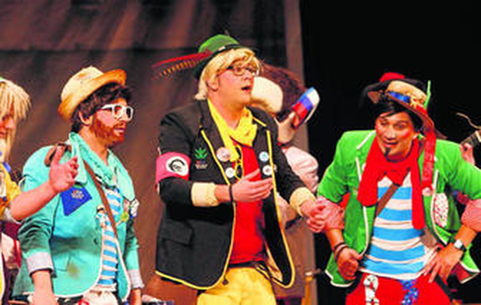 La chirigota de Vera Luque, en la imagen con 'Los erasmus poco...', se presenta este año con el nombre 'Esto sí que es una chirigota'.