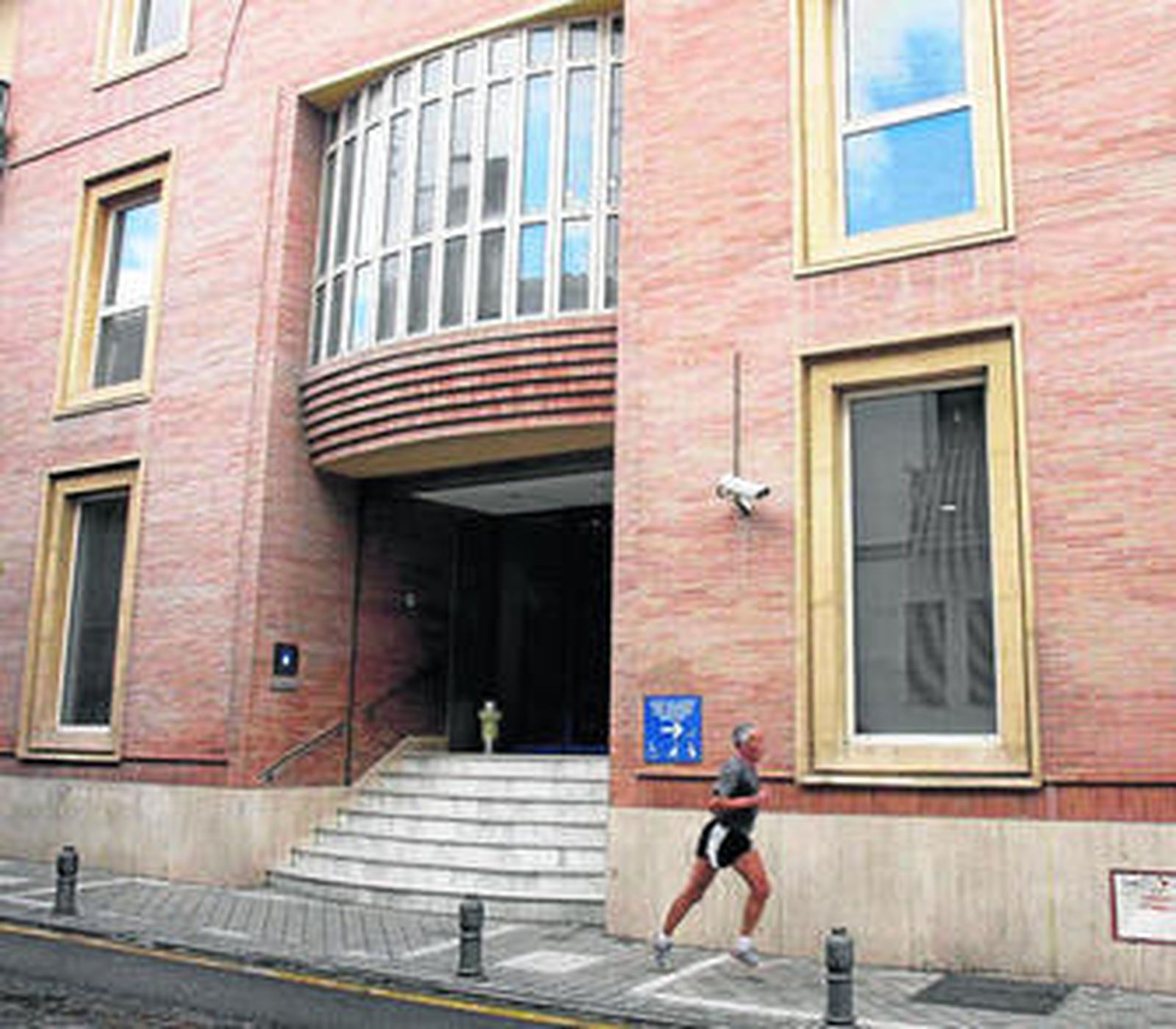 Sede de la empresa municipal de agua, en la calle Molinos.