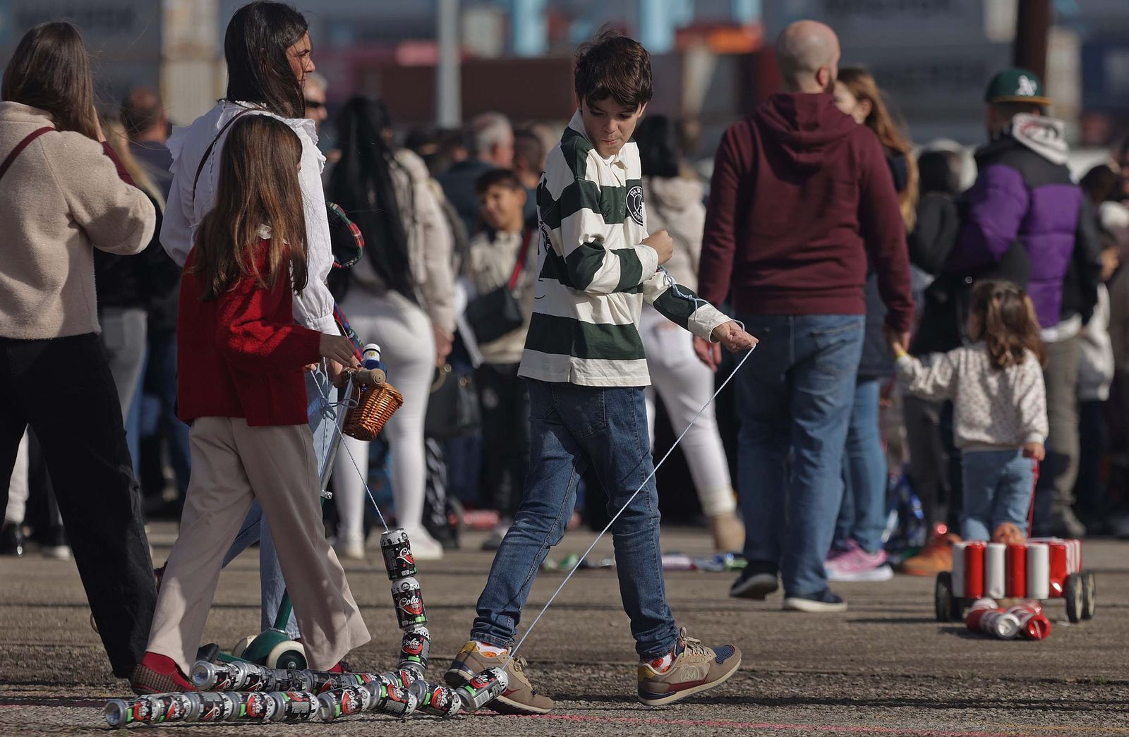 Búscate en el multitudinario arrastre de latas 2026 en Algeciras