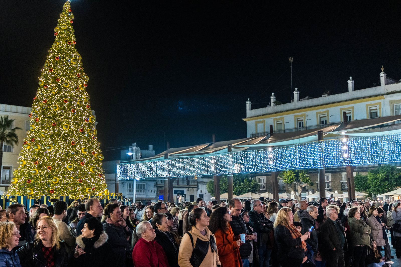 Doble sesión de zambombas navideñas en la plaza del Rey de San Fernando