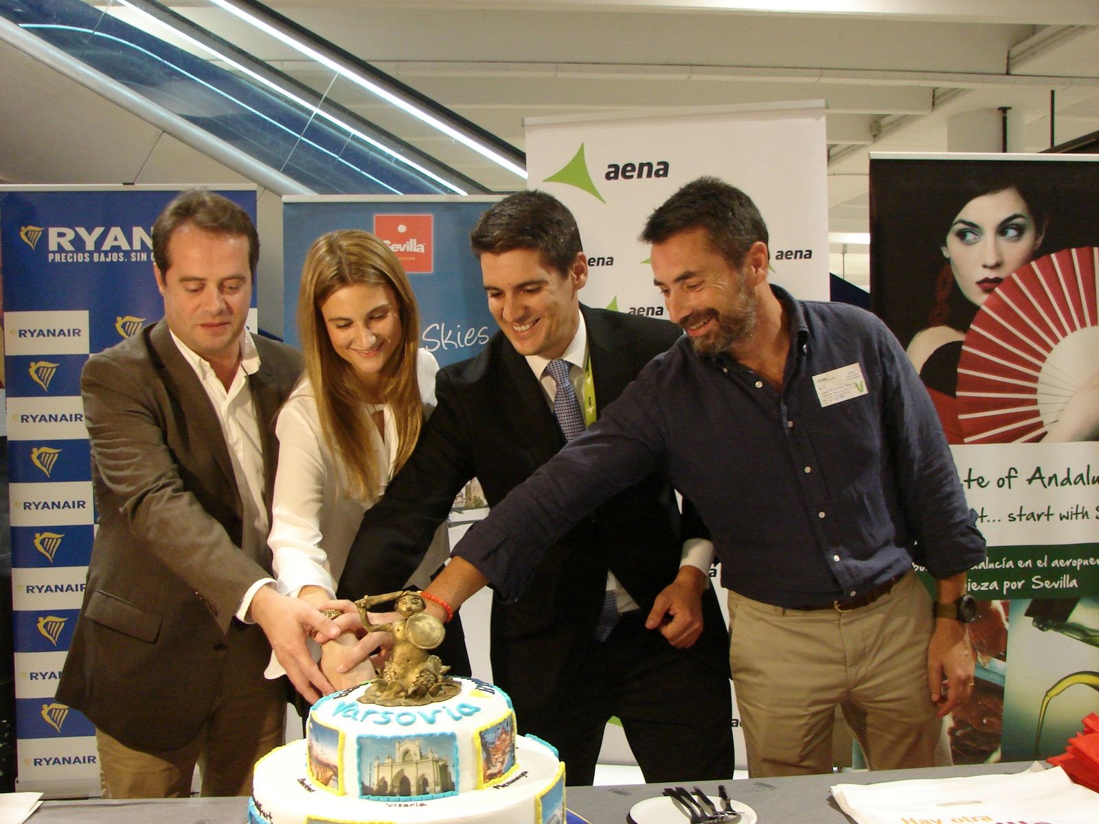 Inauguración de la nueva línea que conecta Sevilla con Varsovia.