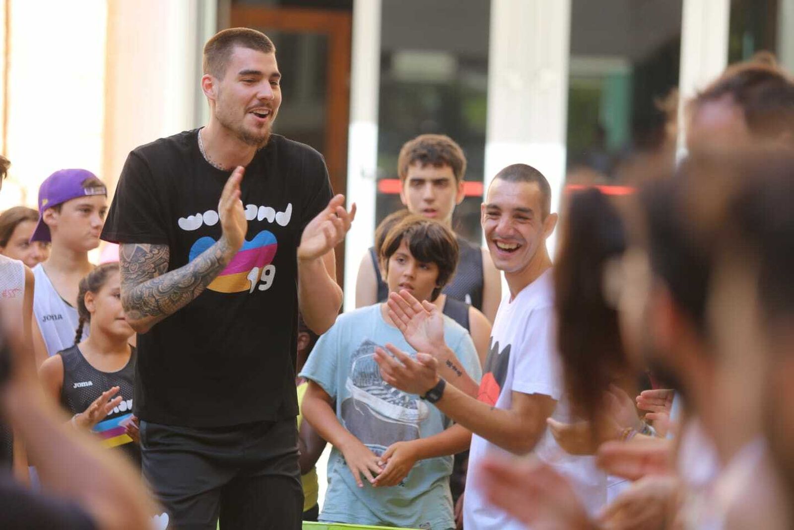 Las fotos de la visita de Juancho Hernangómez al Campus WOB CaixaBank