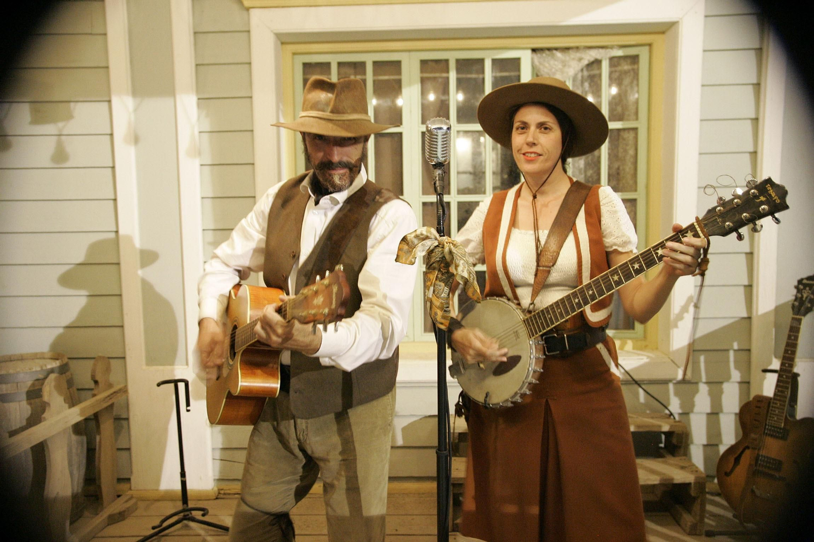 Objetivo Almería AVE ha reivindicado en el MiniHollywood la agilización de las obras de Corredor Mediterráneo