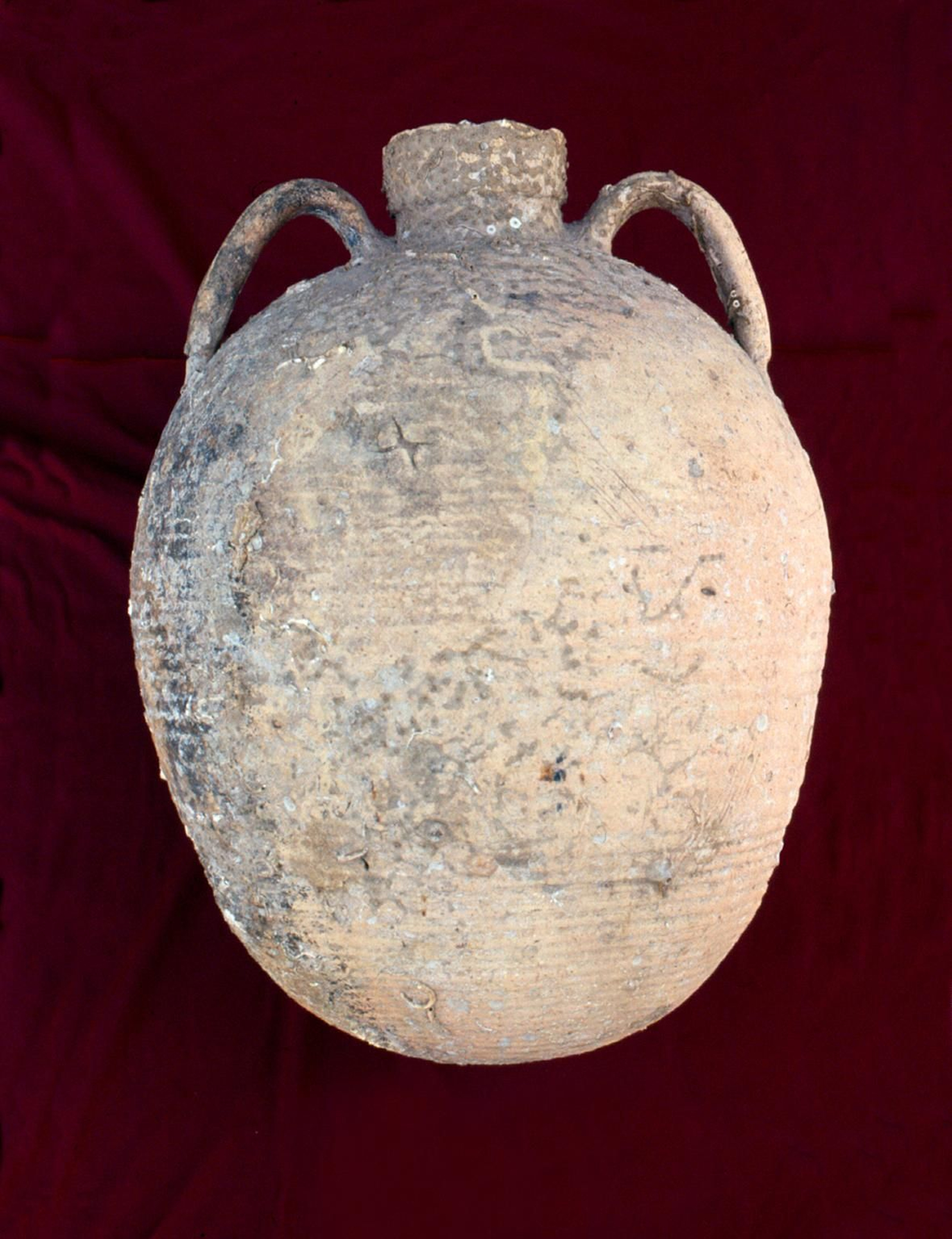 Tinaja medieval para el transporte marítimo de áridos y líquidos hallada en aguas de la bahía. (Museo Municipal de Algeciras).