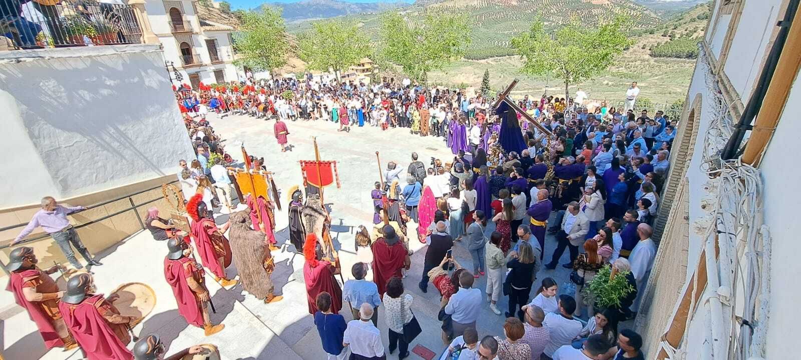 Viernes Santo en Iznájar: la procesión del Calvario, en imágenes