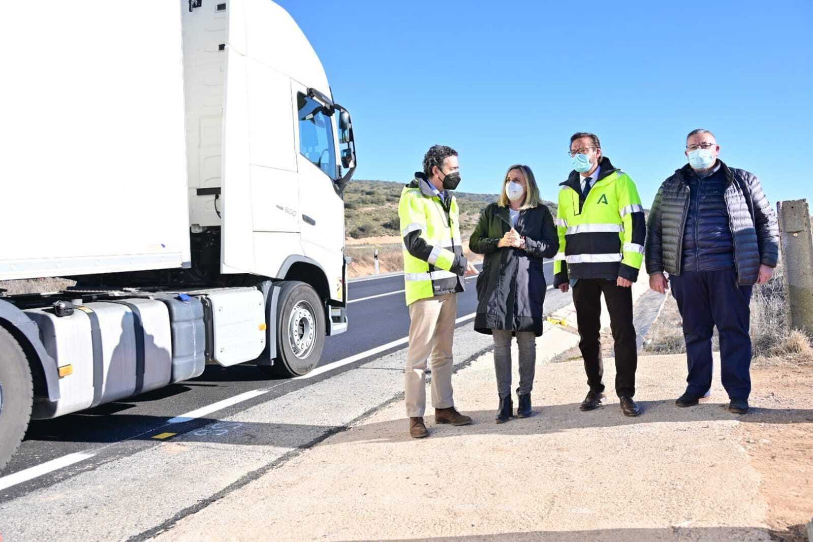 Visita de la consejera de Fomento a la carretera de Iznalloz-Darro.