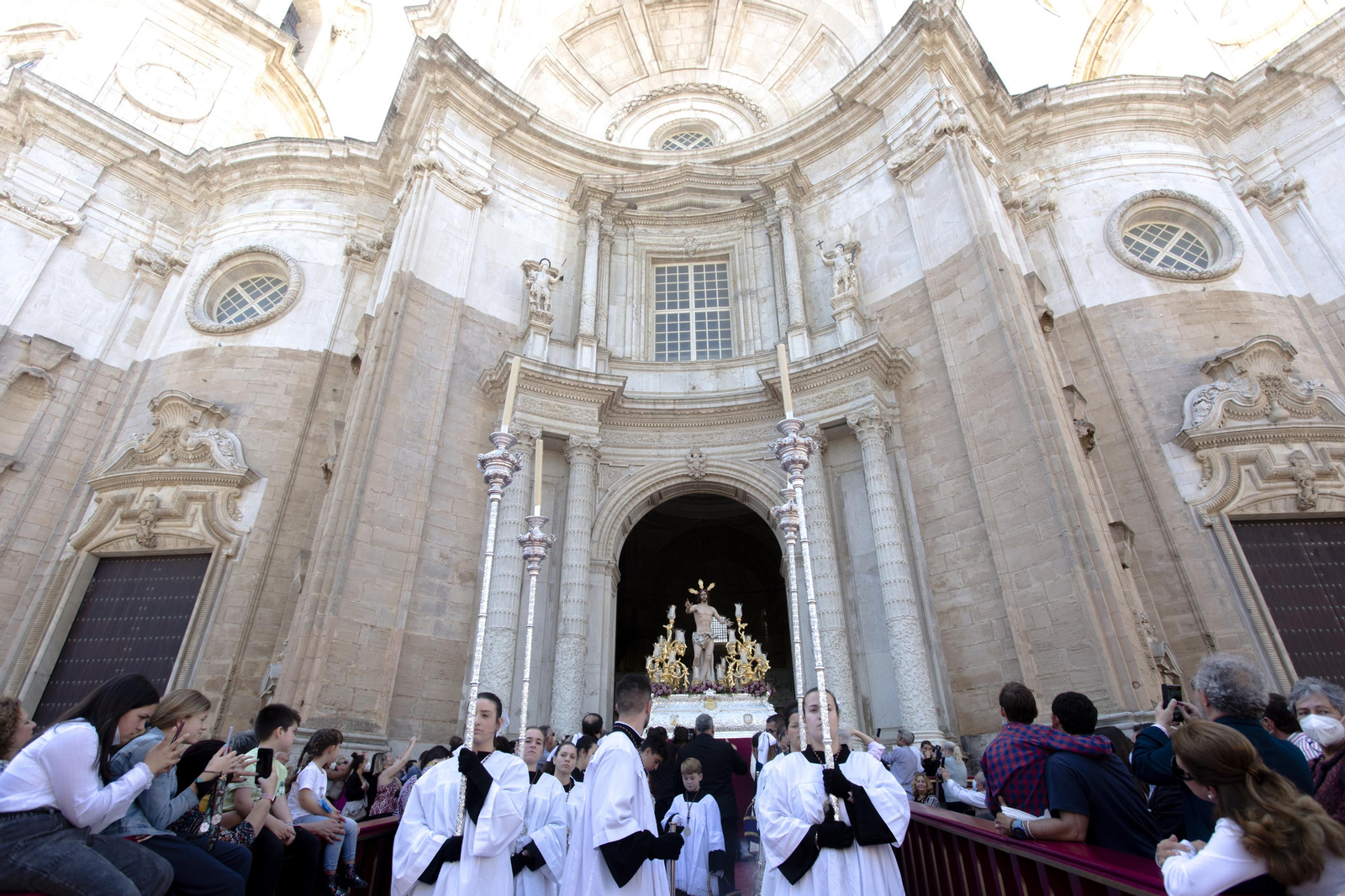 Las imágenes de la procesión del Resucitado en la Semana Santa de Cádiz 2022