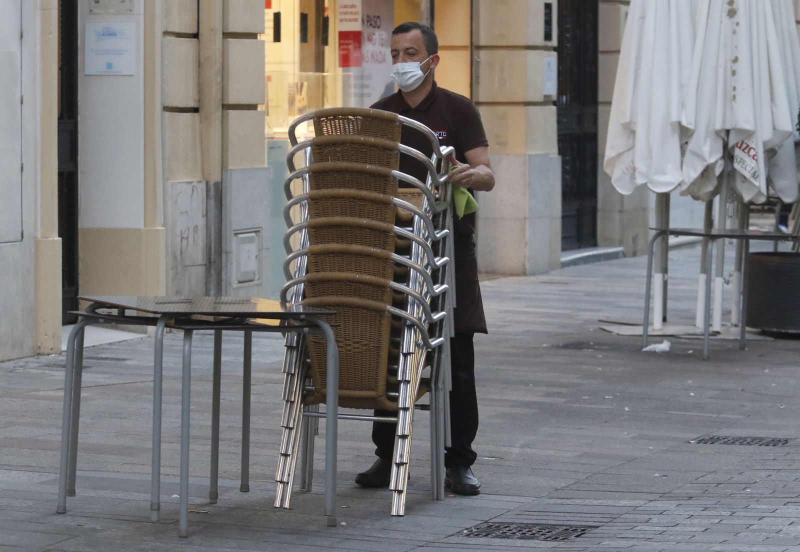 La primera tarde de cierre de bares y comercio en Córdoba, en fotografías