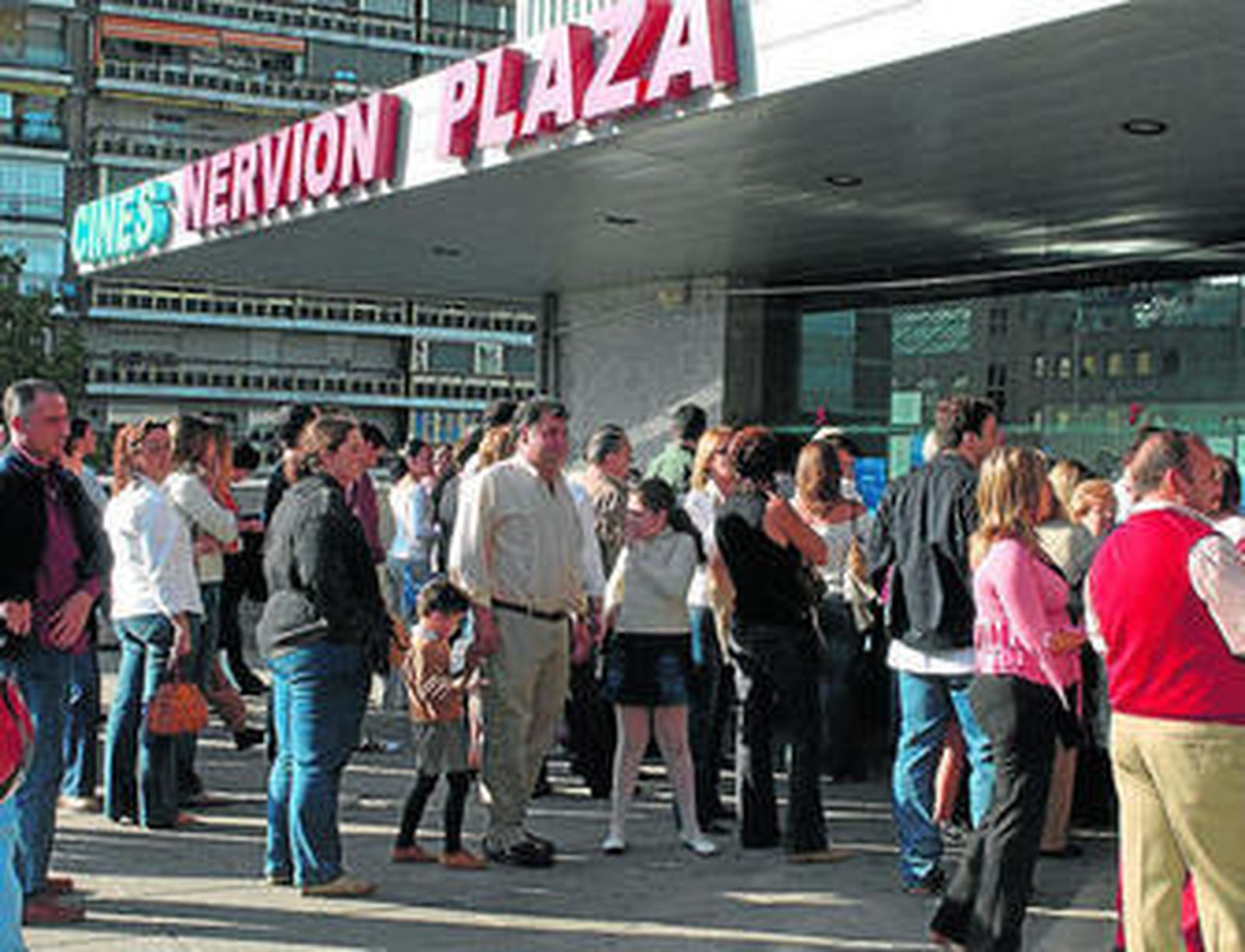 Taquillas de los cines Nervión Plaza.