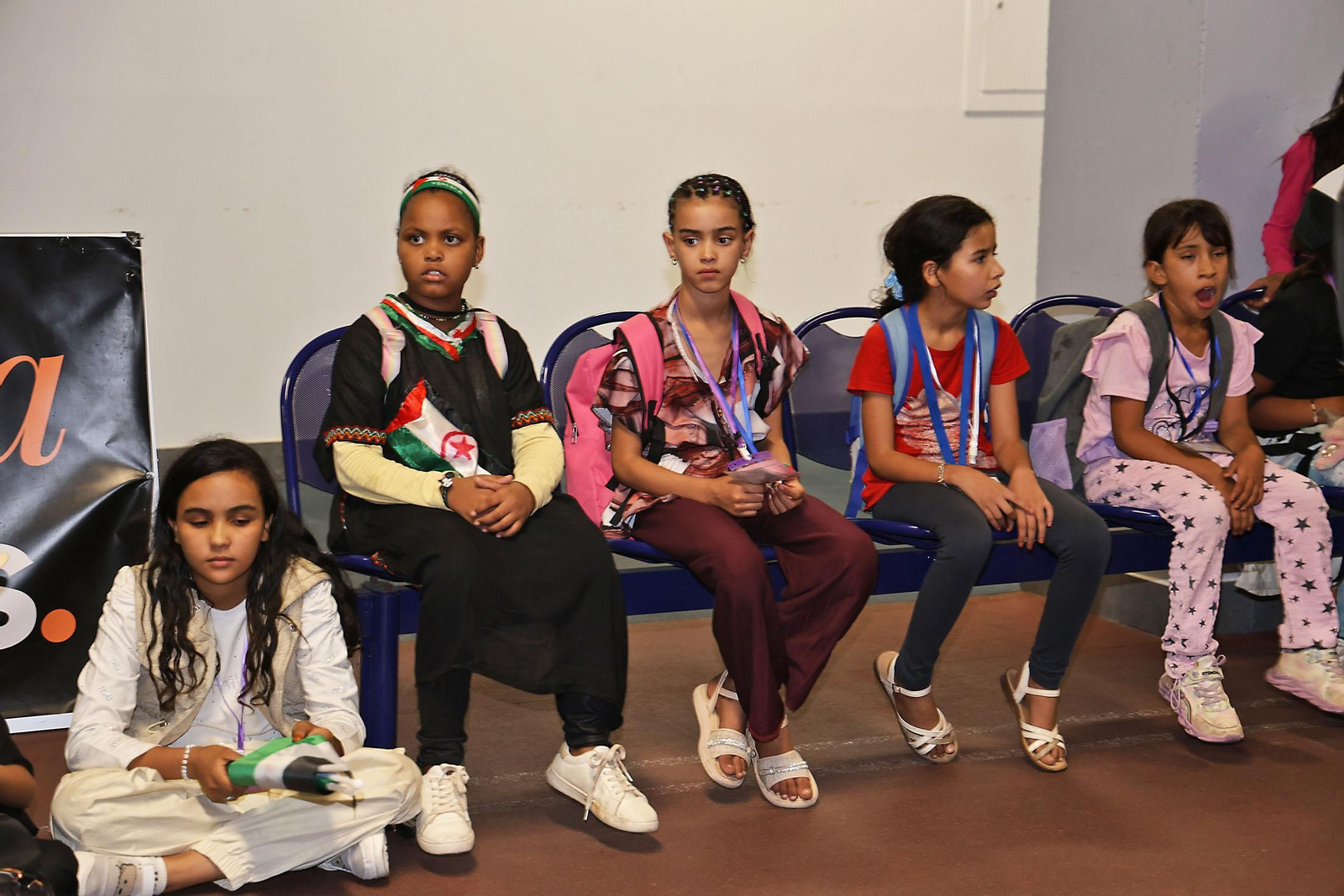 Imágenes del recibimiento a los  niños procedentes de los campamentos saharauis que pasarán sus vacaciones en Huelva