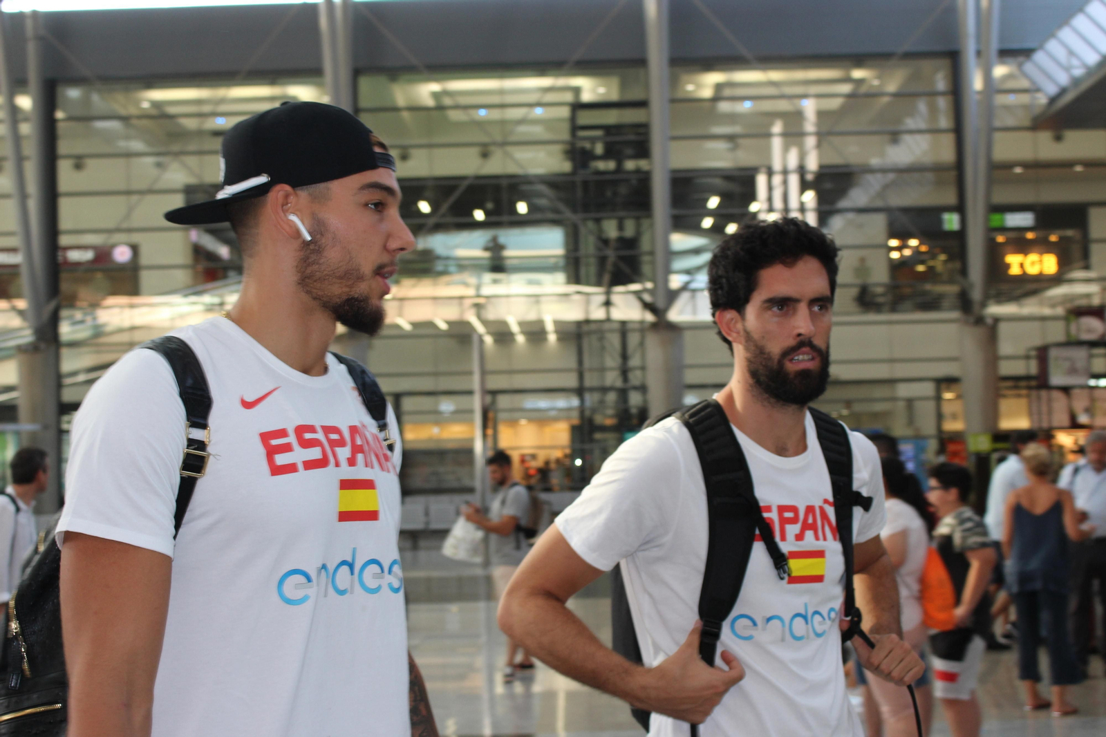 Las imágenes de la llegada de la selección española de baloncesto a Málaga