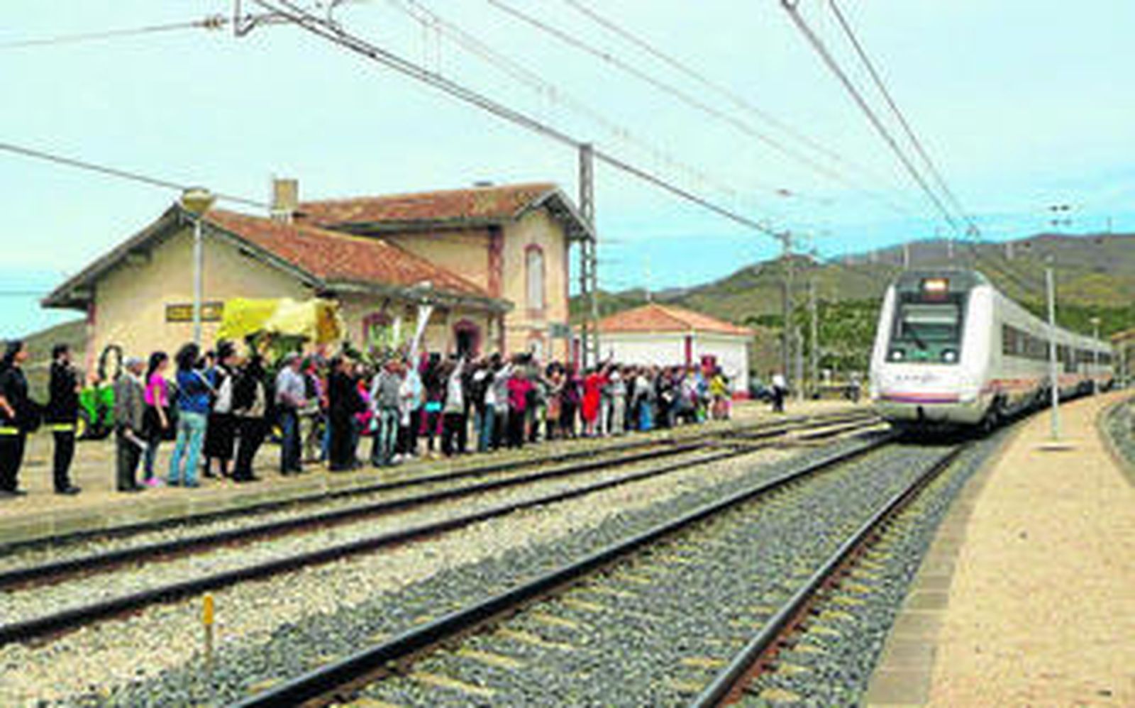 Homenaje al tren en Doña María