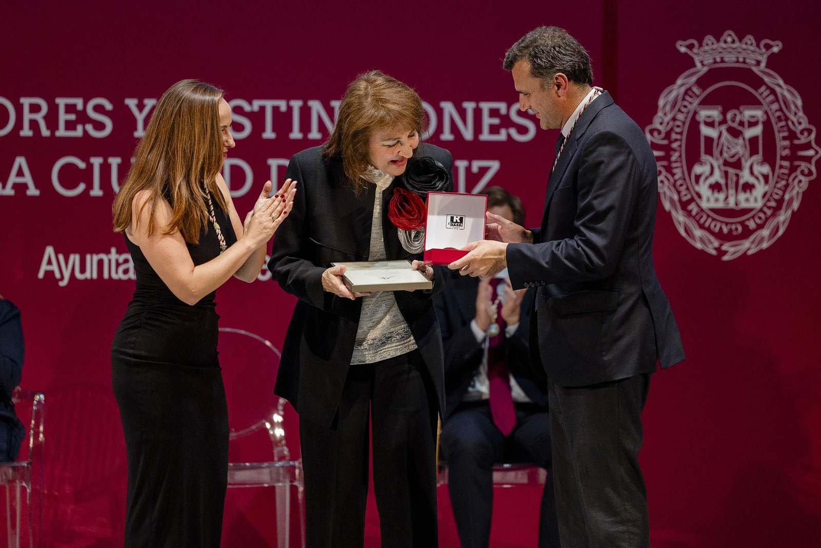 Las imágenes del acto de entrega de los títulos de hijos predilectos y adoptivos y de las medallas de oro de la ciudad.