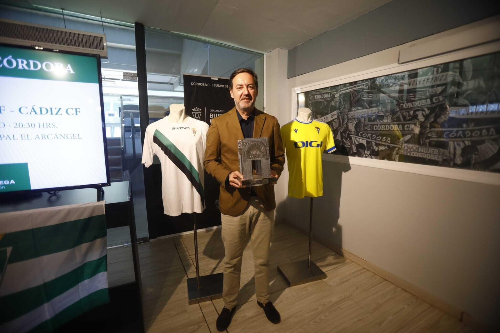 El Córdoba CF presenta el Trofeo Puertas de Córdoba, en imágenes
