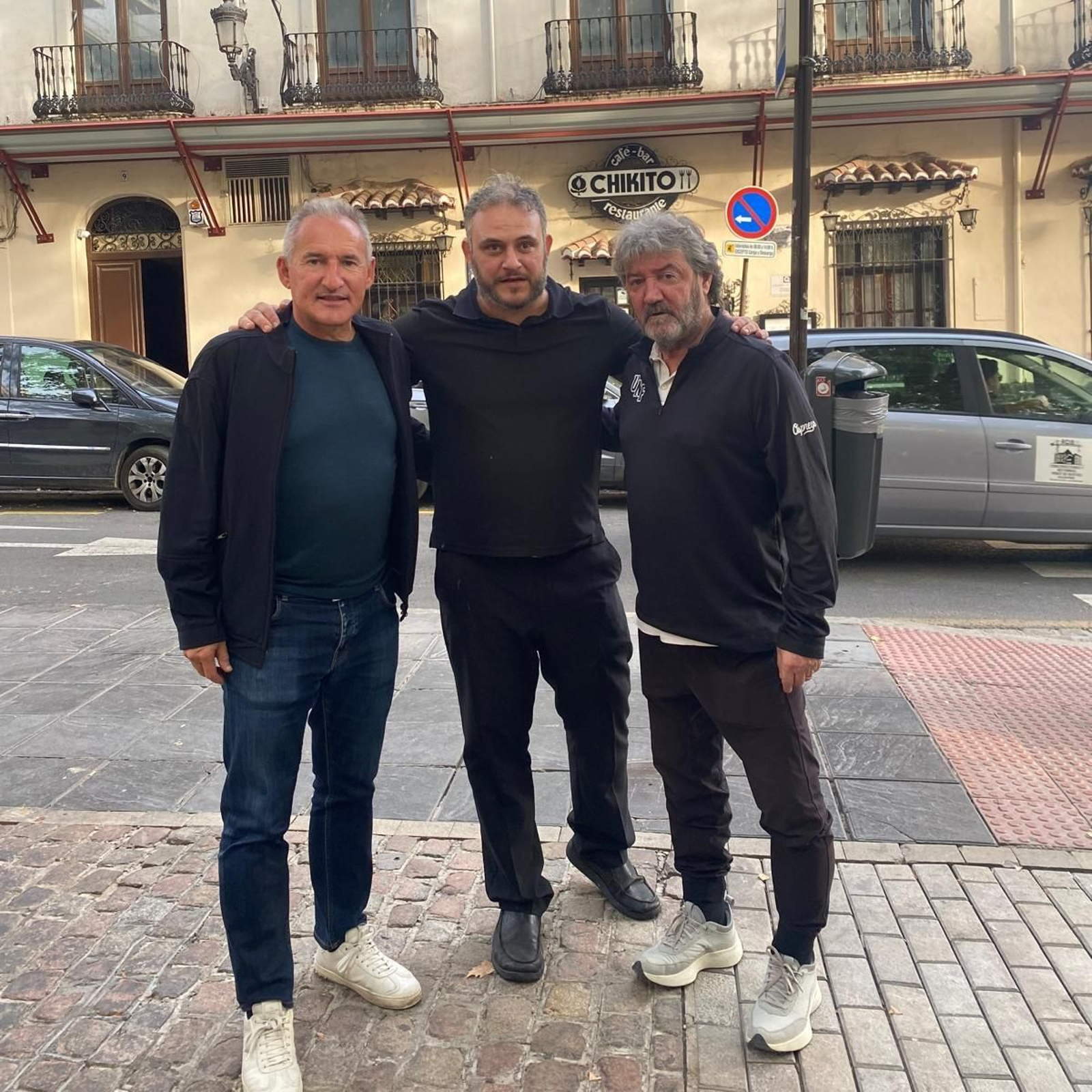 Bakero y Txiki Begiristain durante su visita al Reastaurante Chikito
