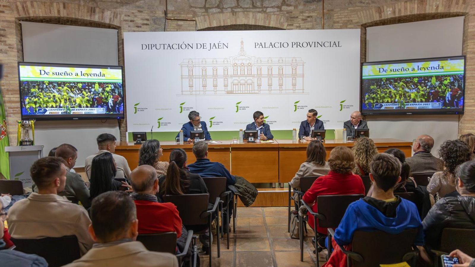 El Aula de Cultura acogió el acto de presentación.