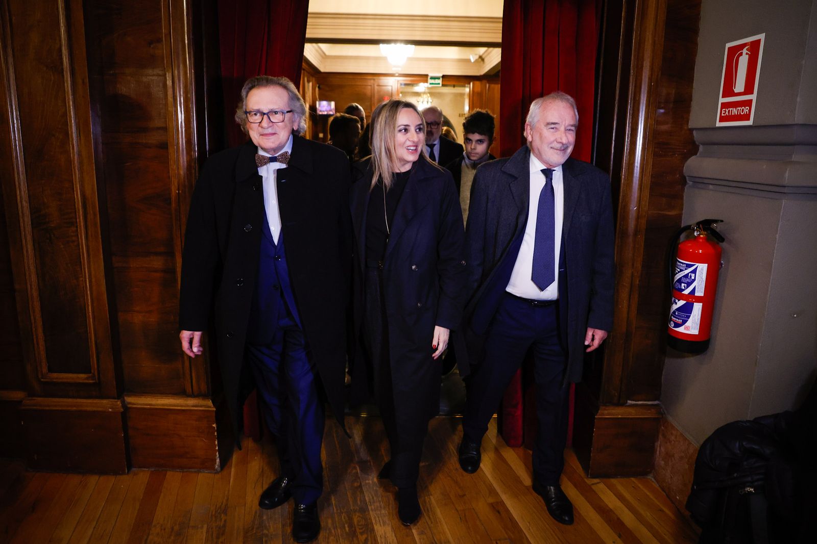 Entrega de las tapas de pregonero de la Semana Santa 2026 a Tito Ortiz