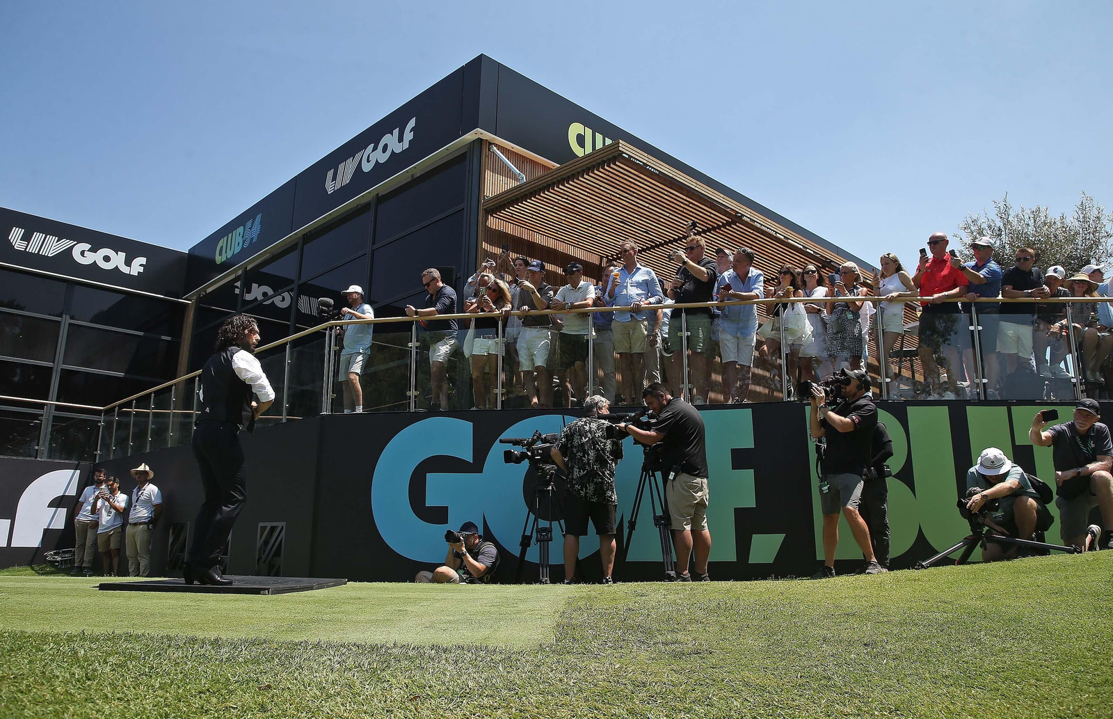 Ambiente durante la primera jornada del LIV Golf Andalucía 2023 en Valderrama