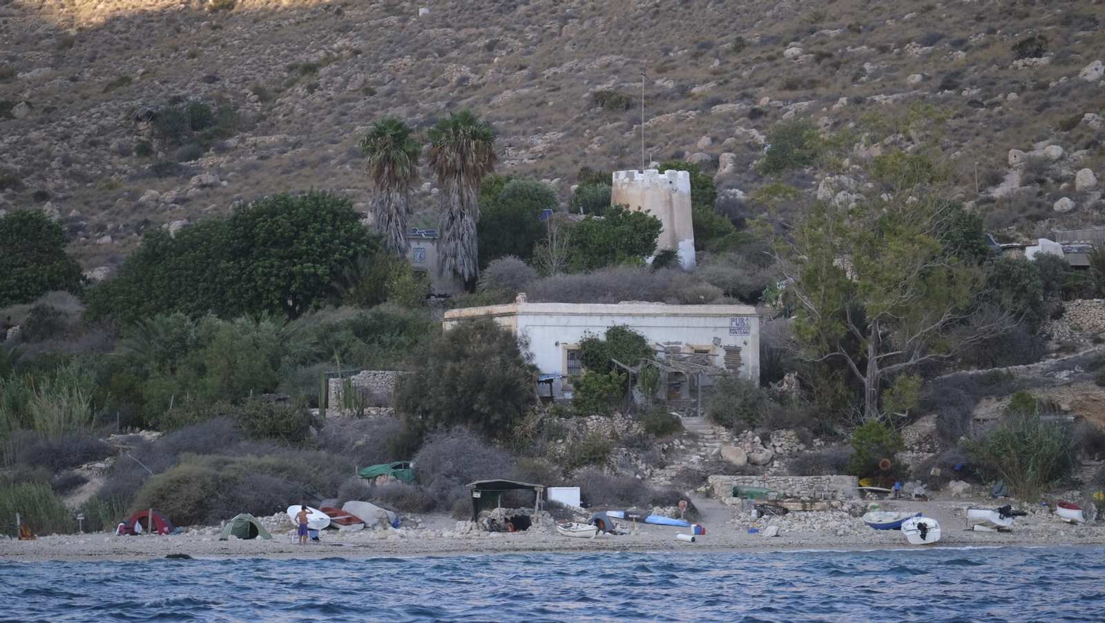 Una jornada con el servicio marítimo de la Policía Local de Níjar, en imágenes