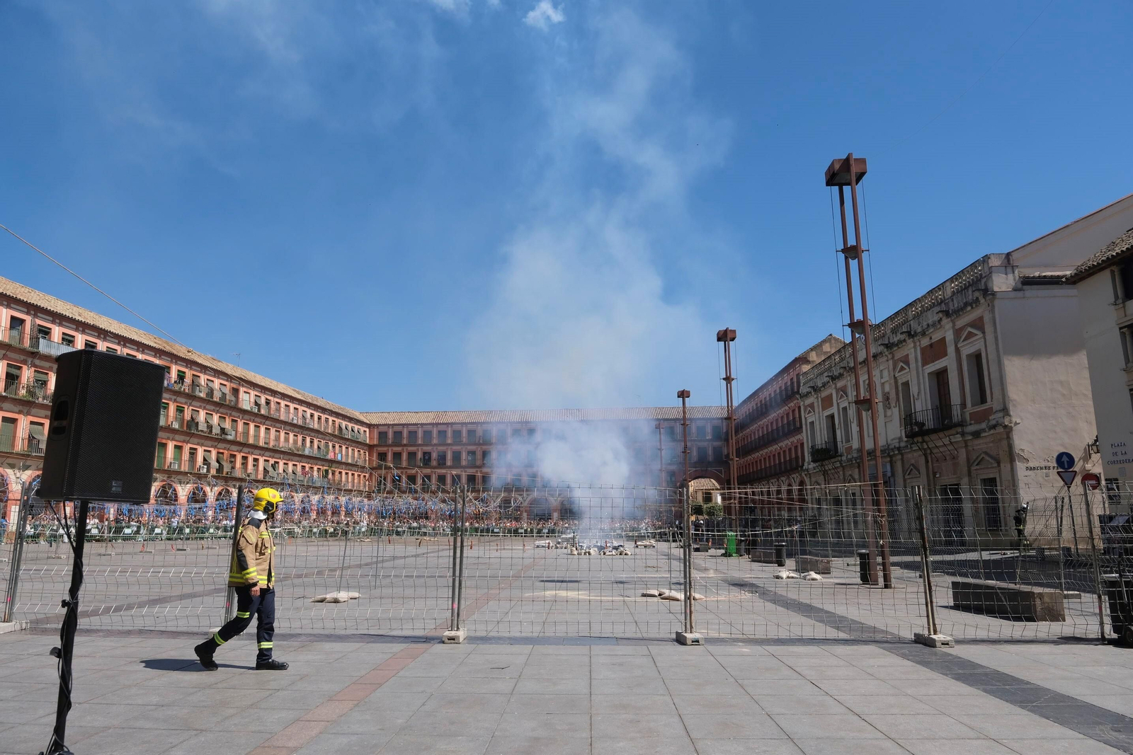 La 'máscletá' y el desfile de 'belleses' alicantinas celebrado en la plaza de la Corredera de Córdoba, en imágenes