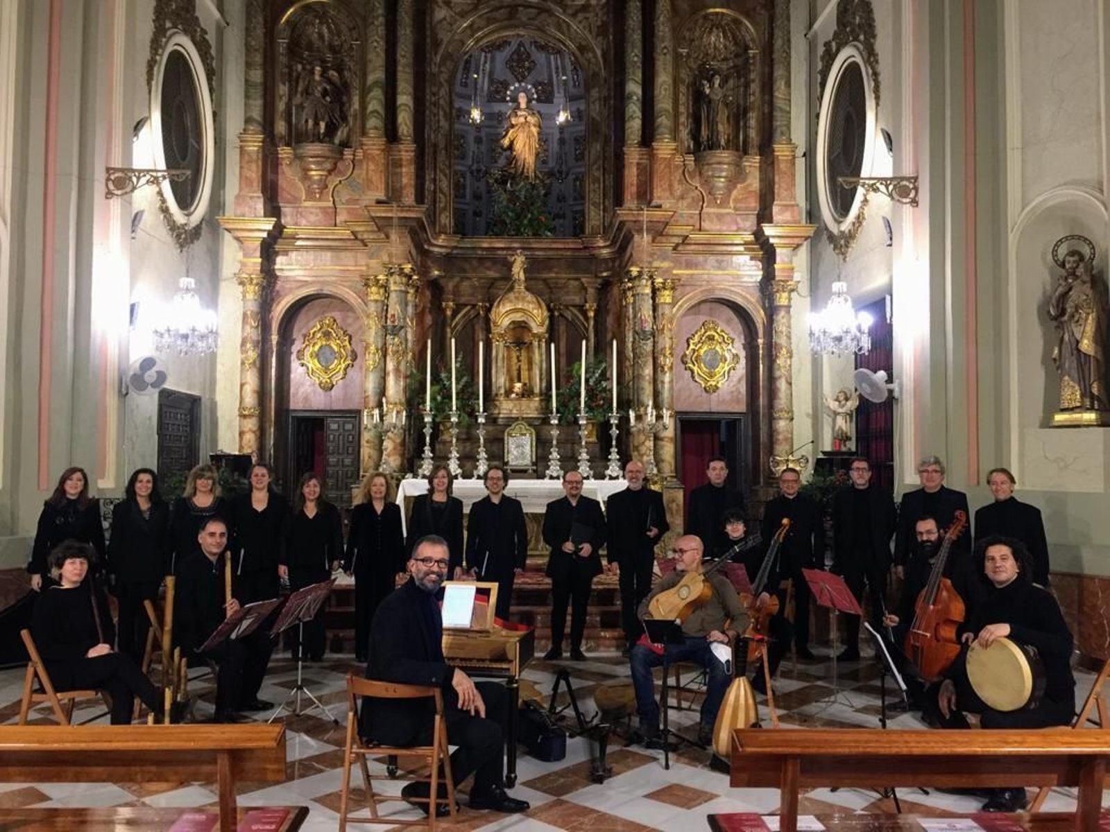 La agrupación completa de En Armonía, en un momento cercano a una actuación