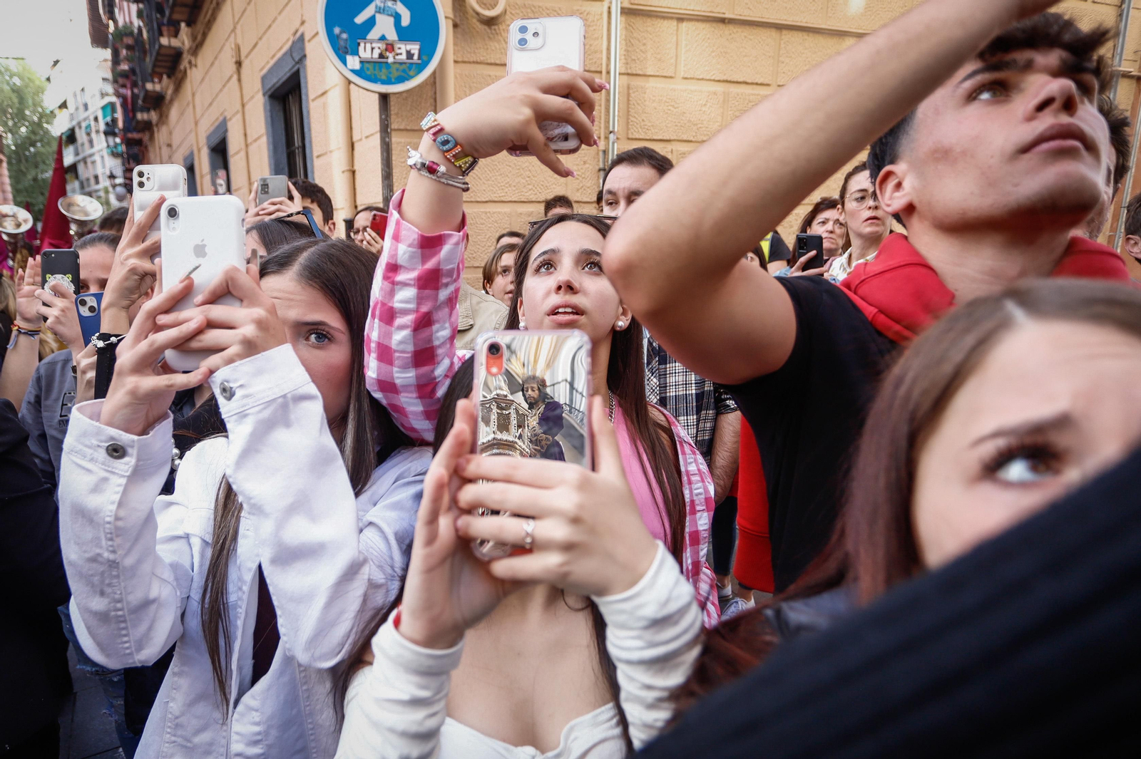 Crónica gráfica del Lunes Santo en Granada