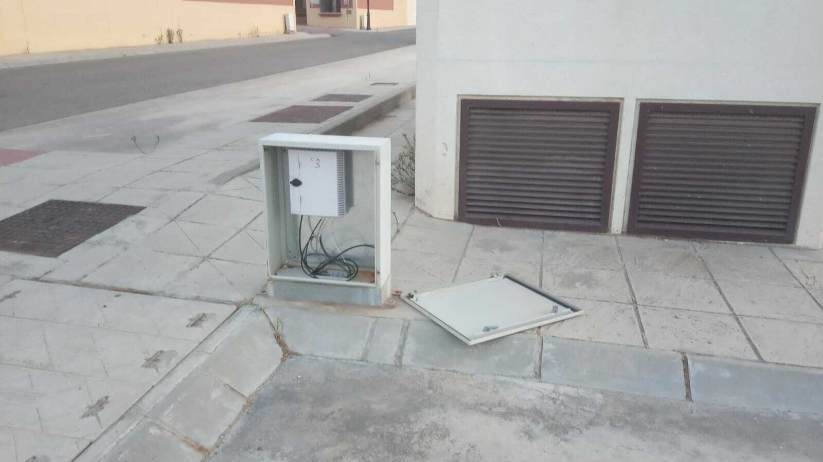 Parte de una instalación eléctrica manipulada.