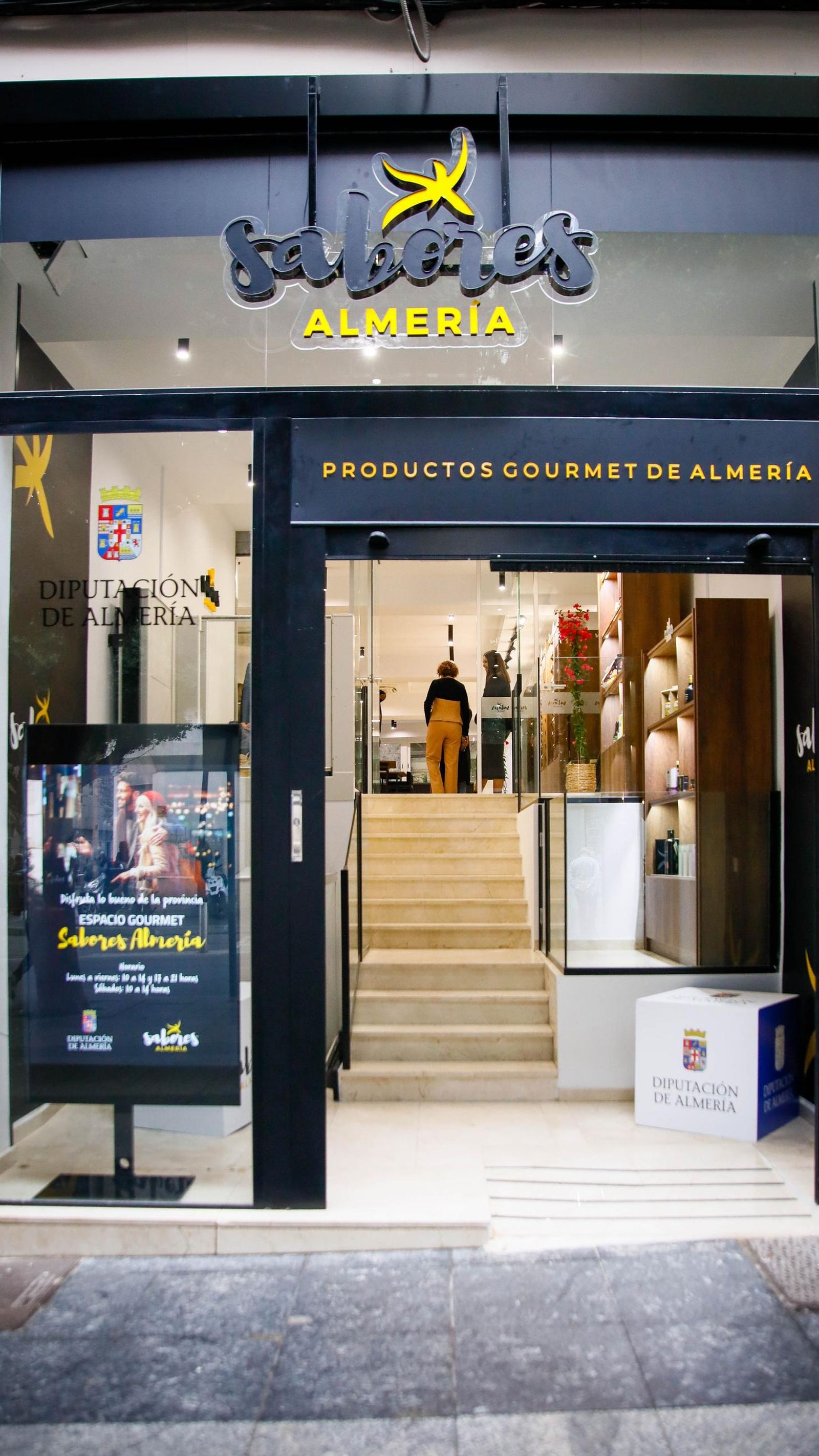 Escaparete del espacio gastronómico.