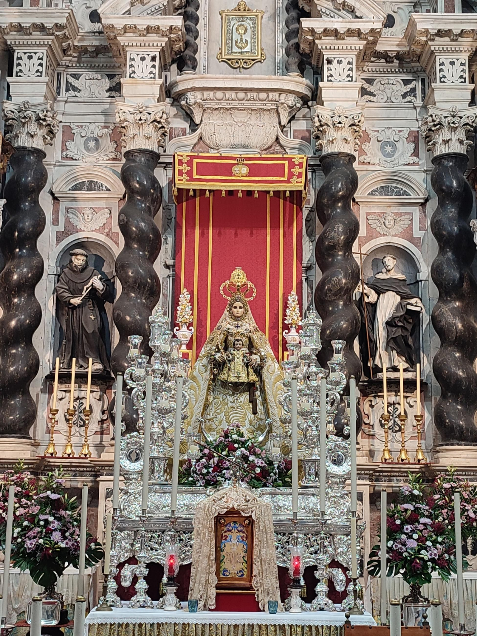 Altar de cultos de la Virgen del Rosario este año 2024.