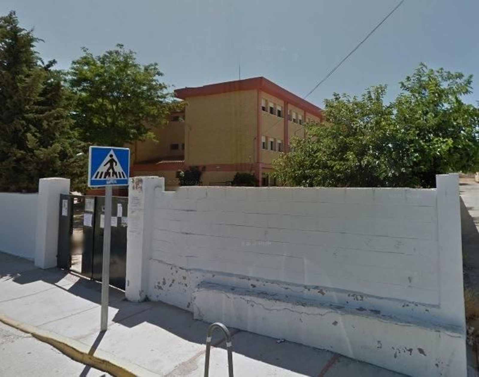 Entrada del colegio Federico García Lorca, situado en Huerta Rosario.