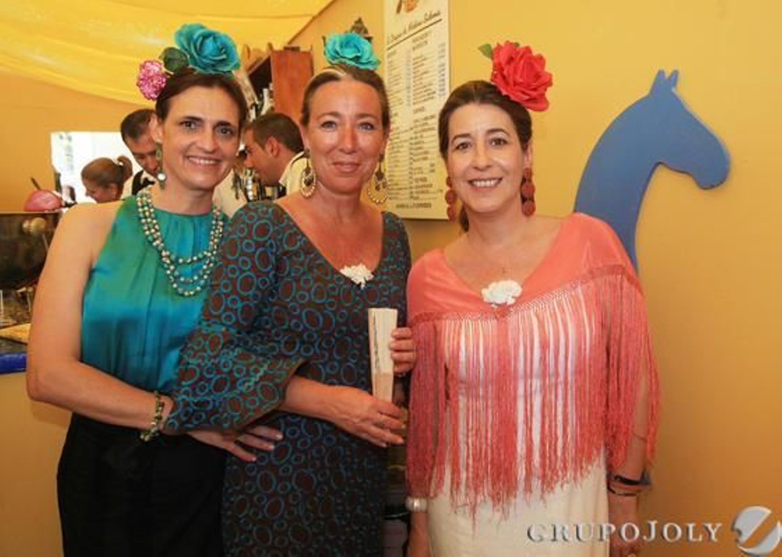 Rosa Joly, Mara Rubio y Marta Rodríguez, en la caseta de Diario de Jerez.

Foto: Vanesa Lobo
