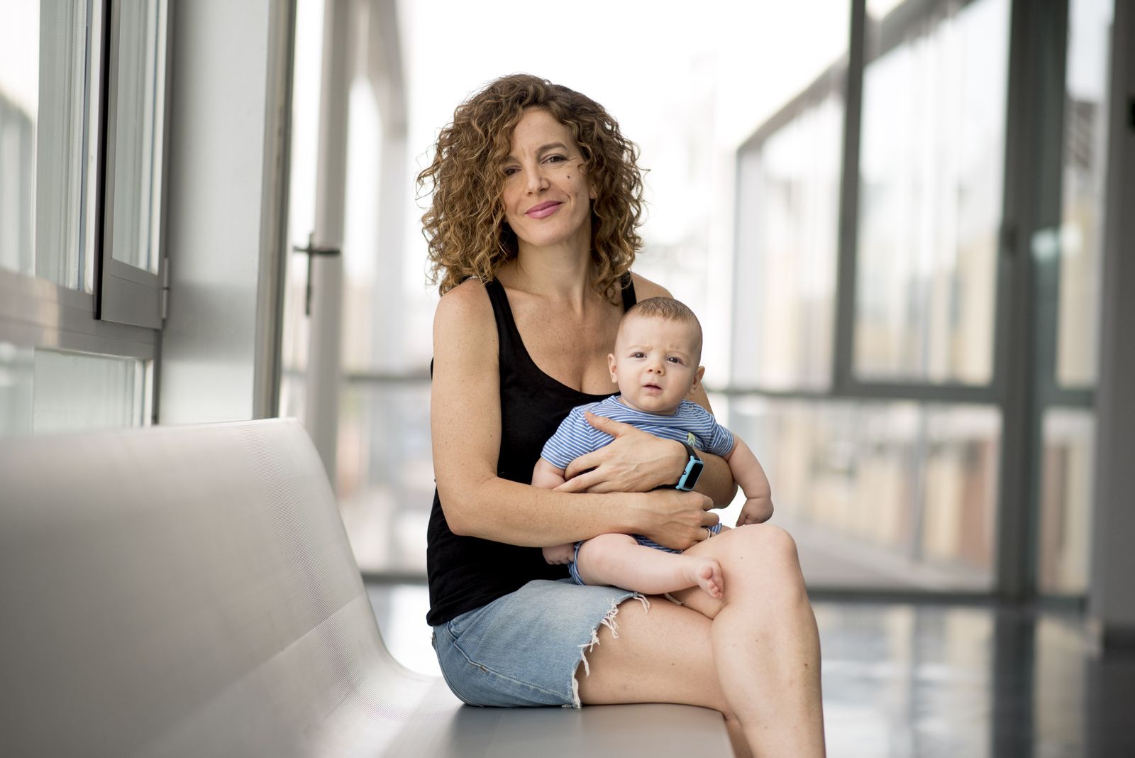 Rosario Tinaut, con su bebé, Darío.