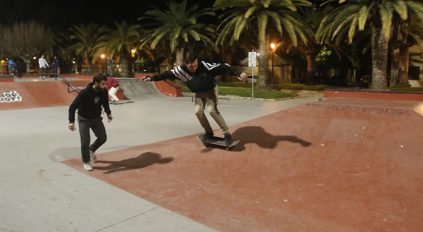 Un alumno practica con Javier García.